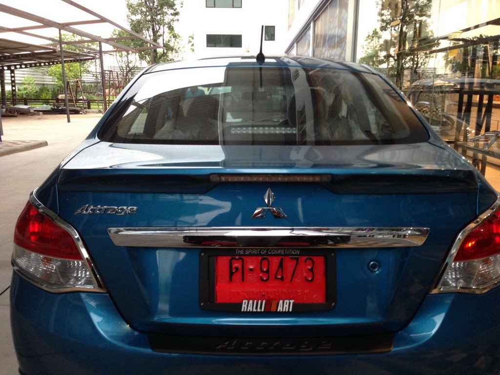 สปอยเลอร์ (หลัง) ทรงแนบ มีไฟเบรค