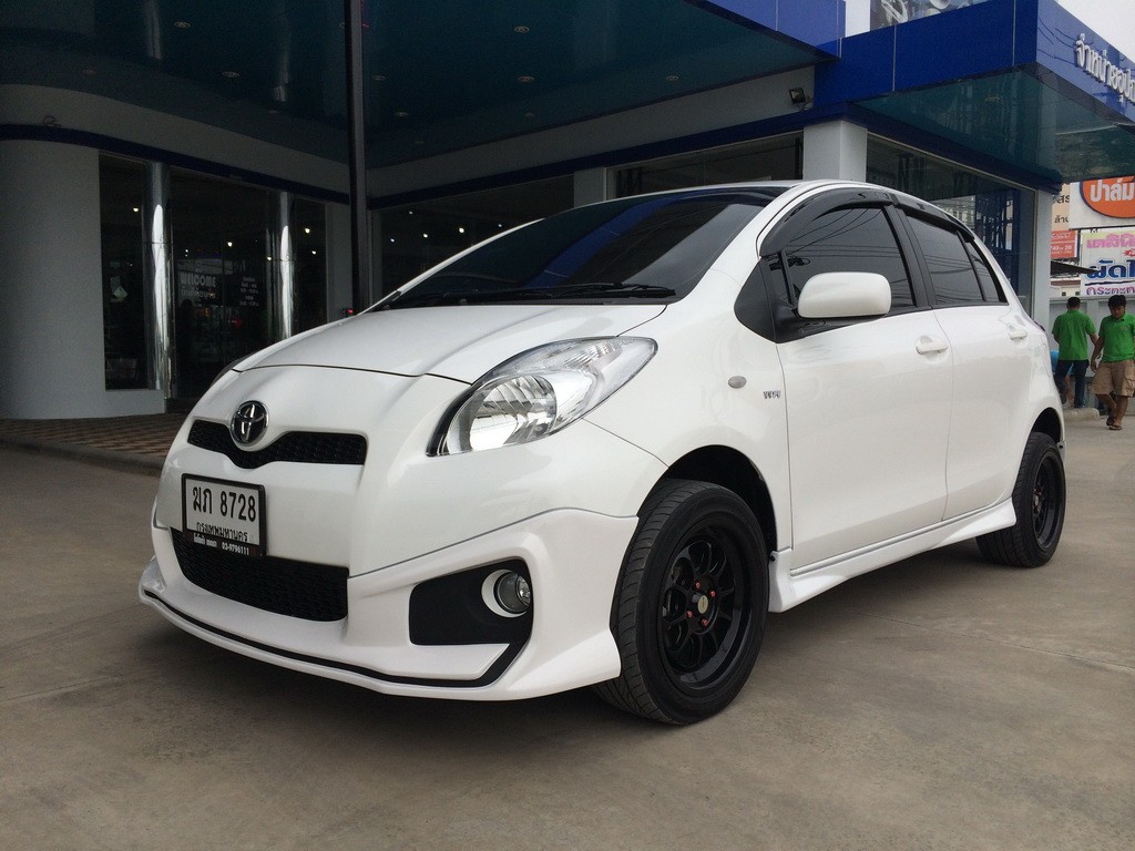 ชุดแต่งรอบคัน (ทรง TRD Sportivo) 4 ชิ้น