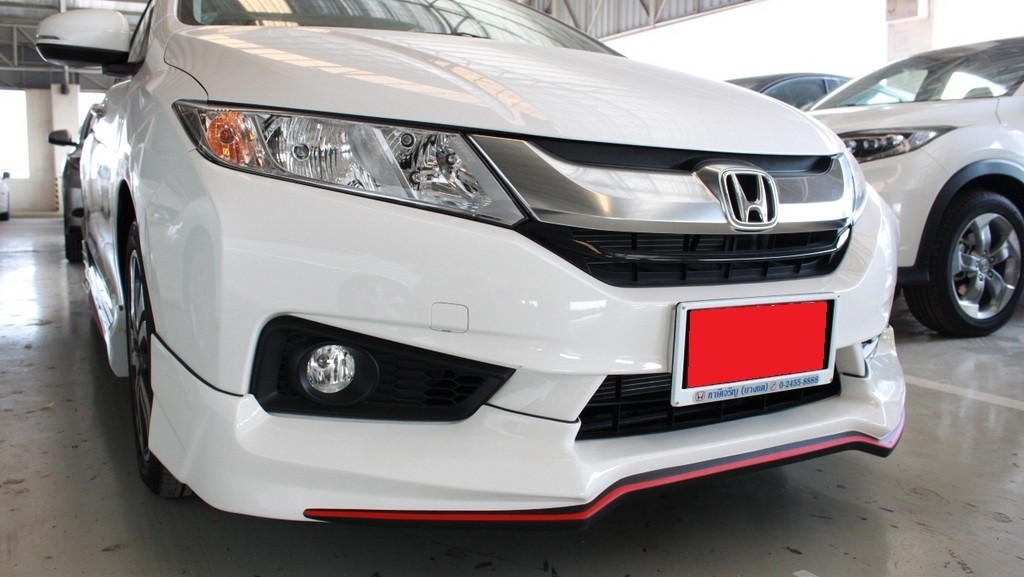 ชุดแต่งรอบคัน (ทรง Artimo-R) 4 ชิ้น พร้อมท่อหลอก และไฟ LED