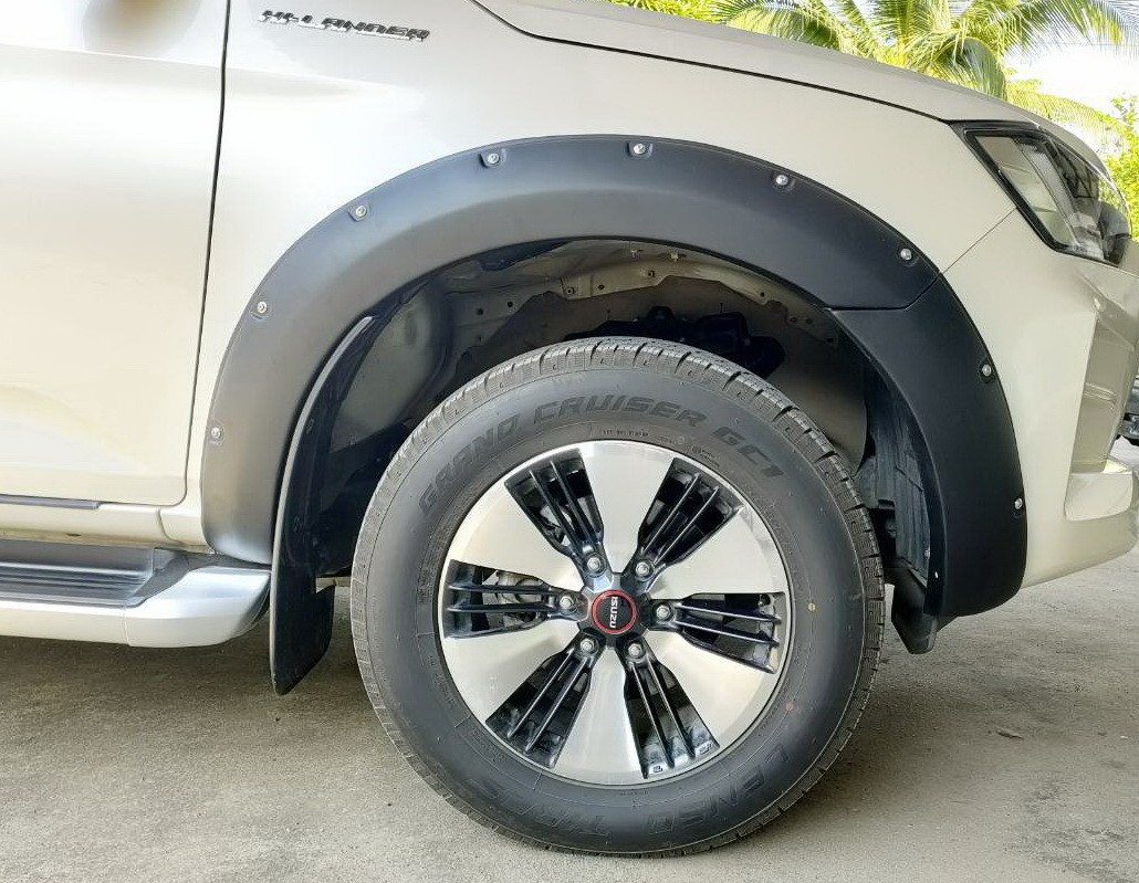 คิ้วล้อ (V.4) มีน๊อต 6 นิ้ว 6 ชิ้น สำหรับตัวสูง 4wd